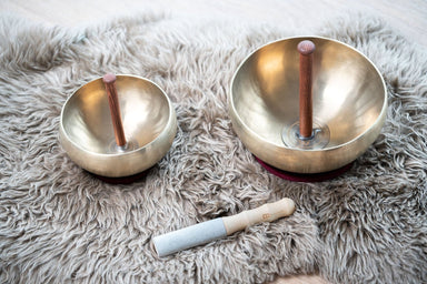 Cosmos Therapy Metal Singing Bowl Set, incl. Suction Holders and Resonant Mallet - Cosmos Therapy Series Singing Bowl Set