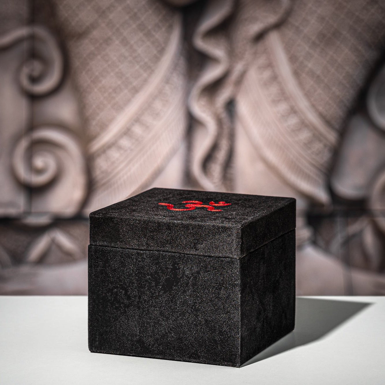 OM Singing Bowl 4.33″ / 300 g - Ornamental Singing Bowl