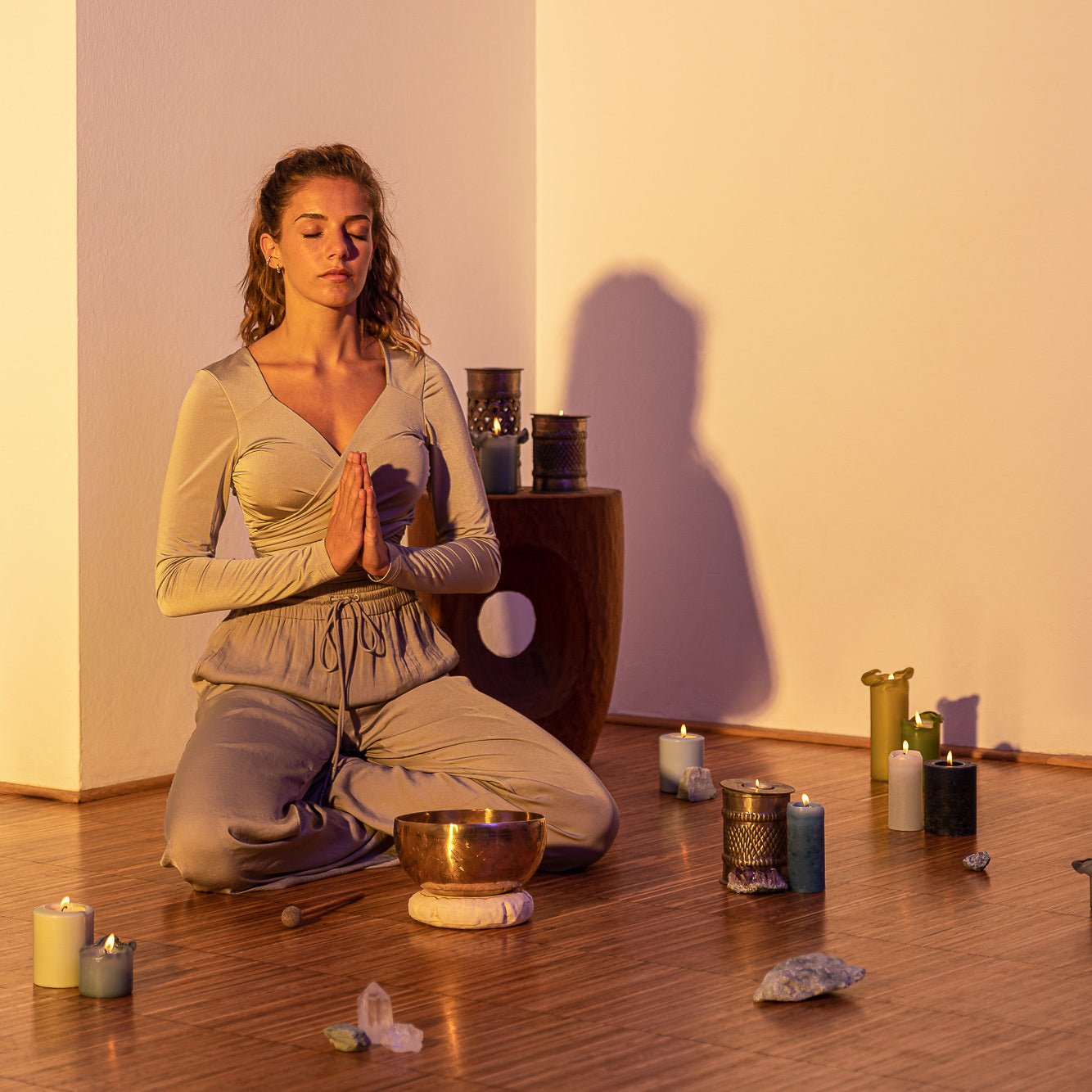 Special Engraved Singing Bowl 6.8" / 800g - Special Engraved Singing Bowl