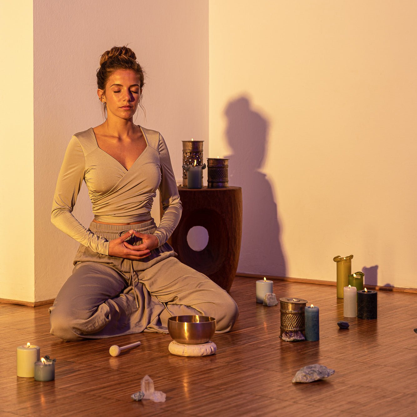 Universal Therapy Metal Singing Bowl 6″ / 700 g - Universal Singing Bowl