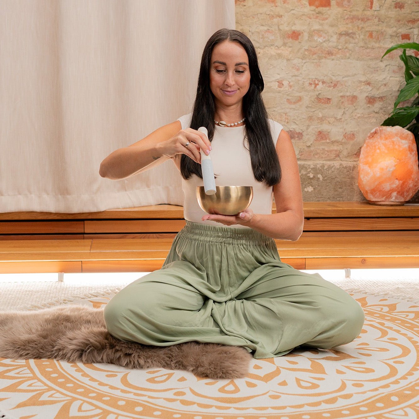 Universal Therapy Metal Singing Bowl 6.6″ / 750 g - Universal Singing Bowl