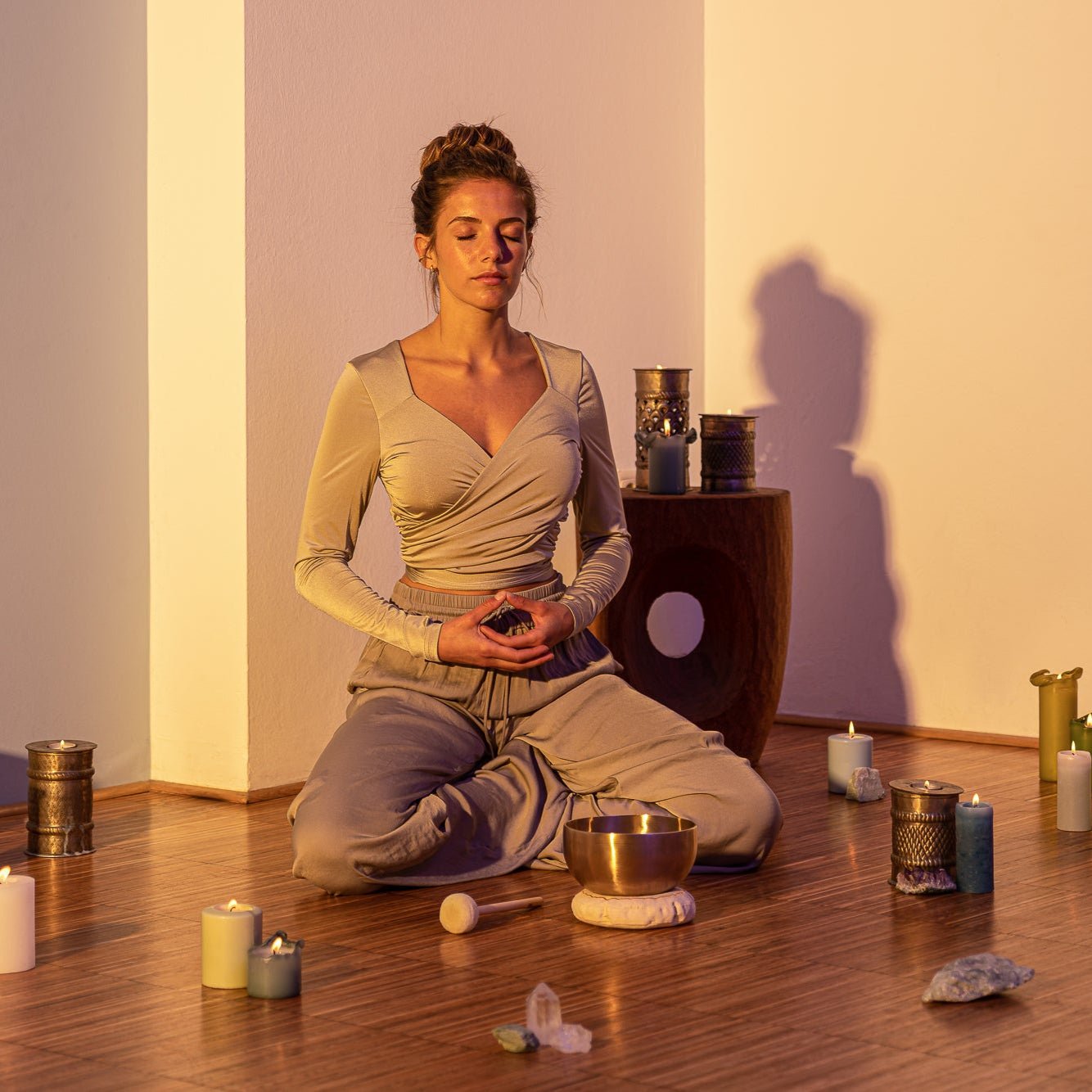 Universal Therapy Metal Singing Bowl 6.6″ / 750 g - Universal Singing Bowl